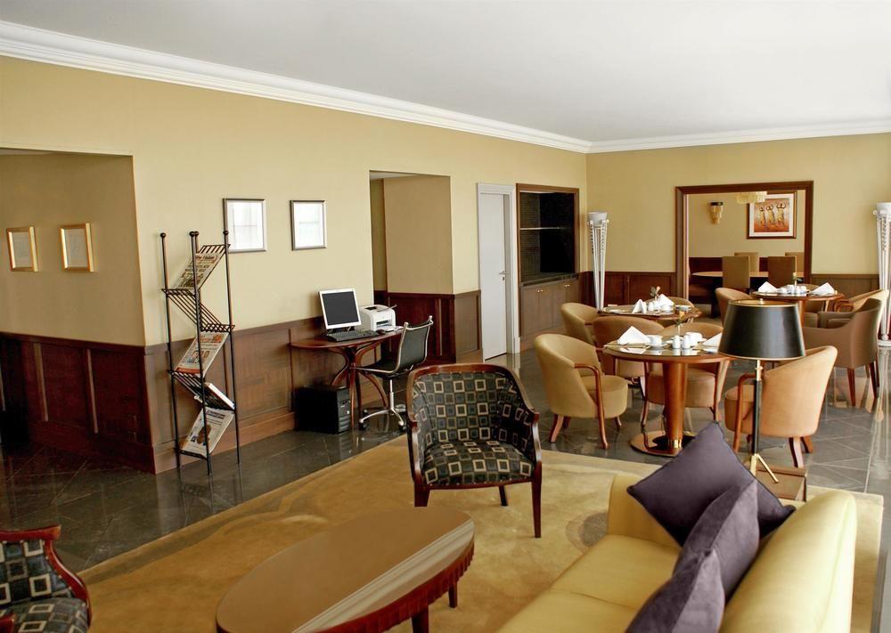 Sheraton Kampala Hotel Екстер'єр фото